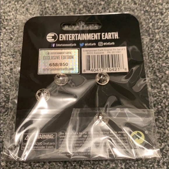 COMIC CON 2019 EXCLUSIVE PINS - Picture 2 of 3